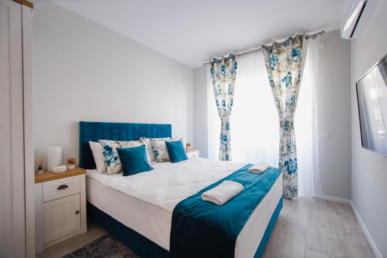Retreat To A Stylish Home At West Residence Орадеа Екстериор снимка