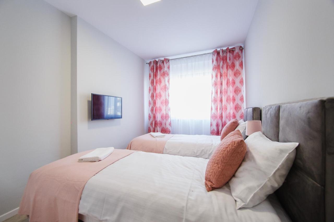 Retreat To A Stylish Home At West Residence Орадеа Екстериор снимка