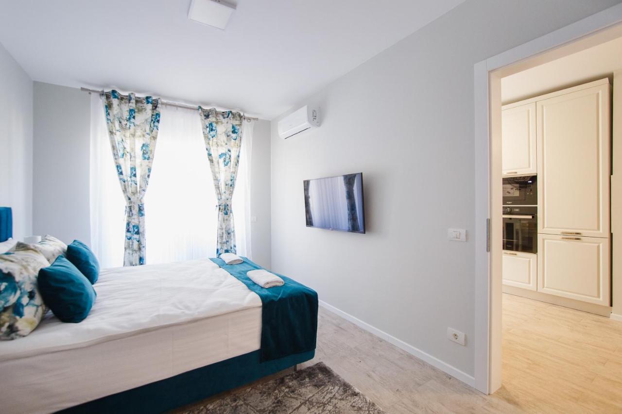 Retreat To A Stylish Home At West Residence Орадеа Екстериор снимка