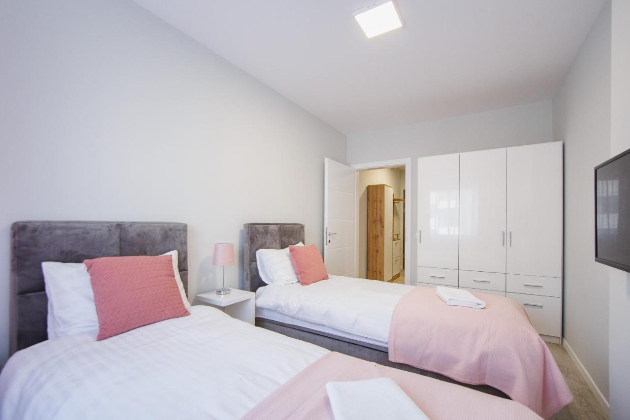 Retreat To A Stylish Home At West Residence Орадеа Екстериор снимка